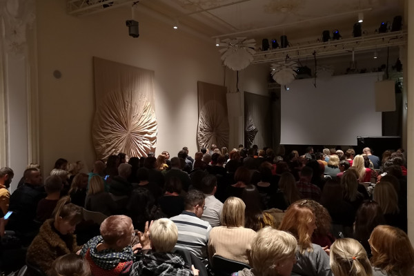 Screening of the documentary film "Honeyland" and moderated conversation with guests