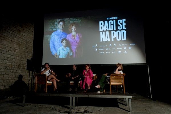 Projekcija filma ''Baci se na pod'' + moderirani razgovor