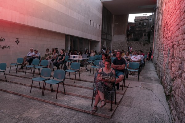 Opening of the second edition of the summer cinema with the screening of the film "Birds of Passage"